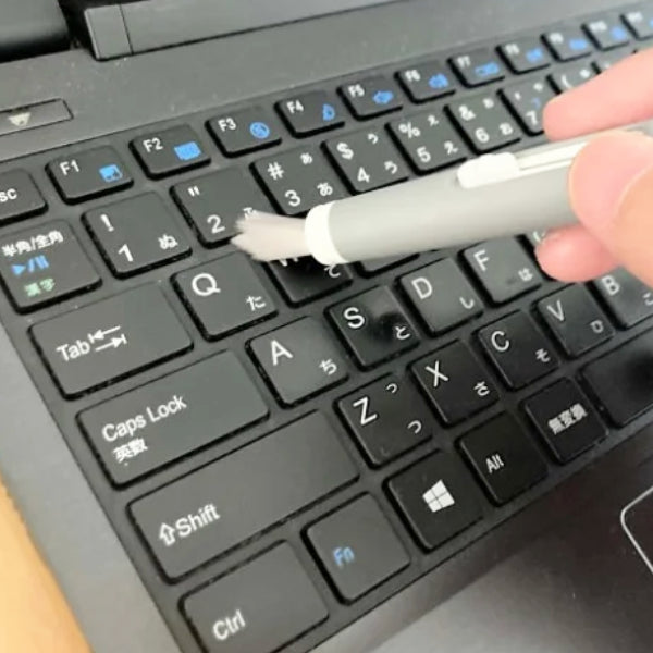 PCキーボード・スマホの隙間汚れに！PCクリーニングブラシで電子機器のお手入れ