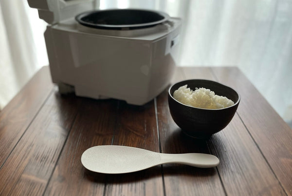 予想以上においしく盛れる「マーナのしゃもじ 」【ごはんの相棒 よそうもの編】