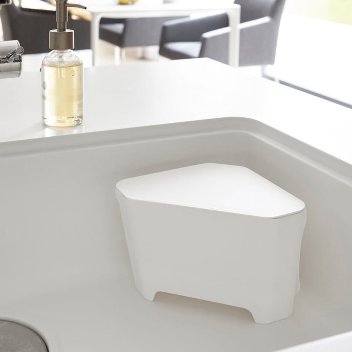 山崎実業アクア浮かせるフタ付き三角コーナー