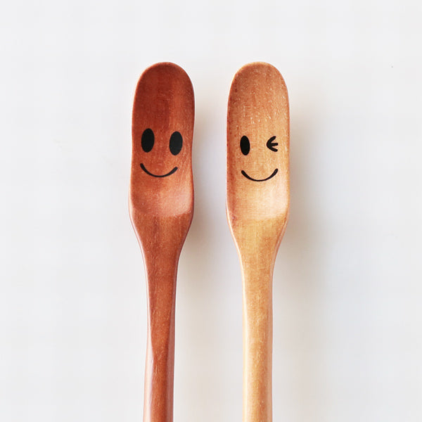 スプーン19cmマドラースプーンニコニコ＆ウィンク木製サオ籐芸