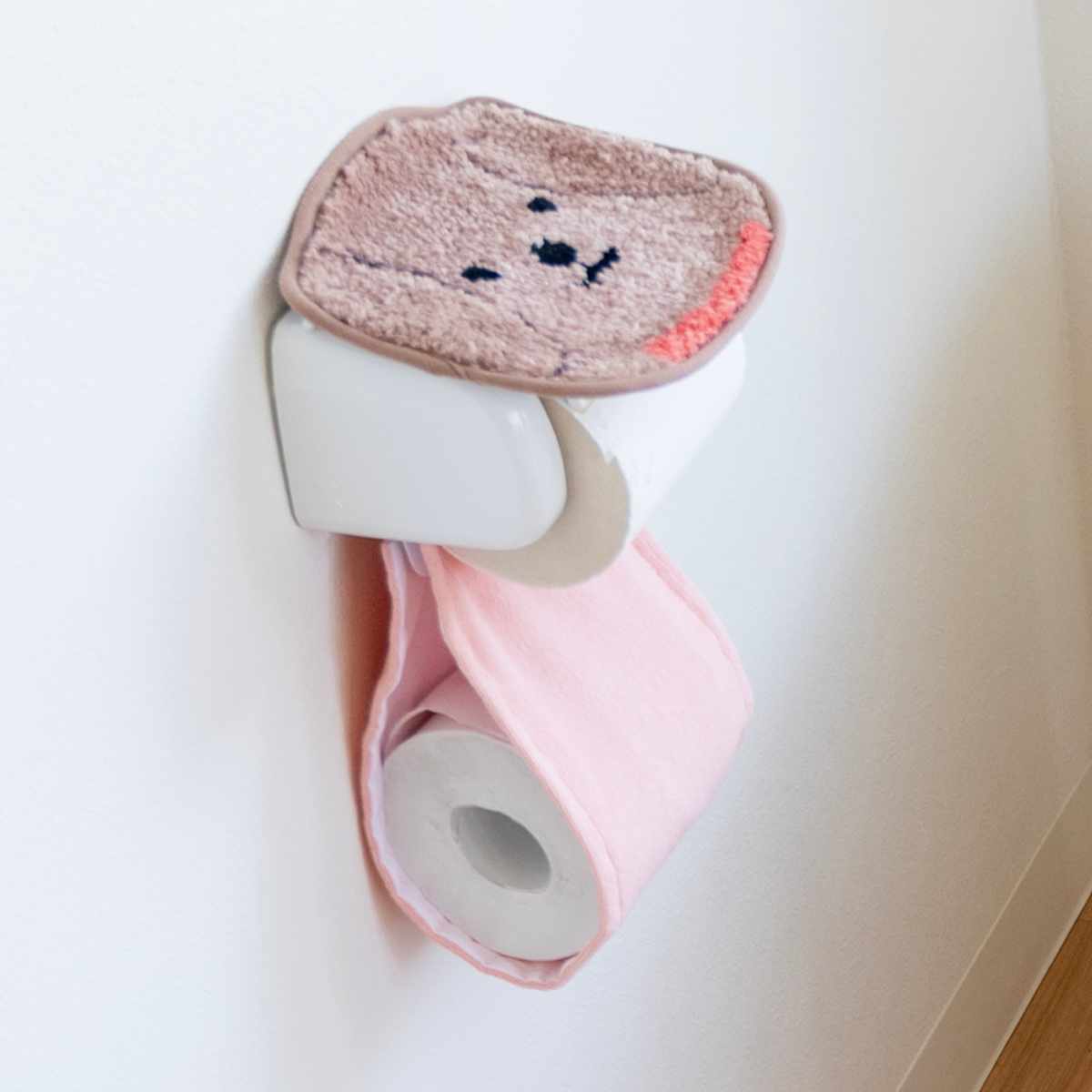 スージーズー  トイレットペーパーホルダーカバー スージーズー トイレットペーパーホルダーカバーの通販 by りんごっ
