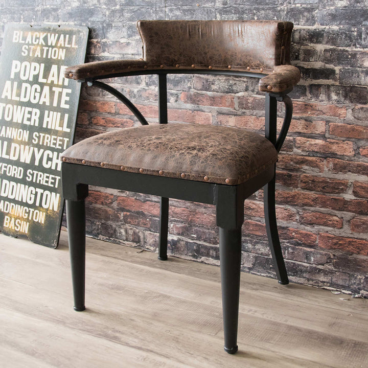 チェア座面高50cmレザー調ヴィンテージ加工スタッズ肘掛け