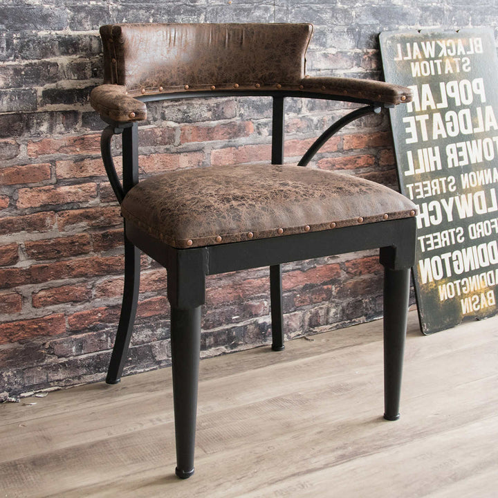 チェア座面高50cmレザー調ヴィンテージ加工スタッズ肘掛け