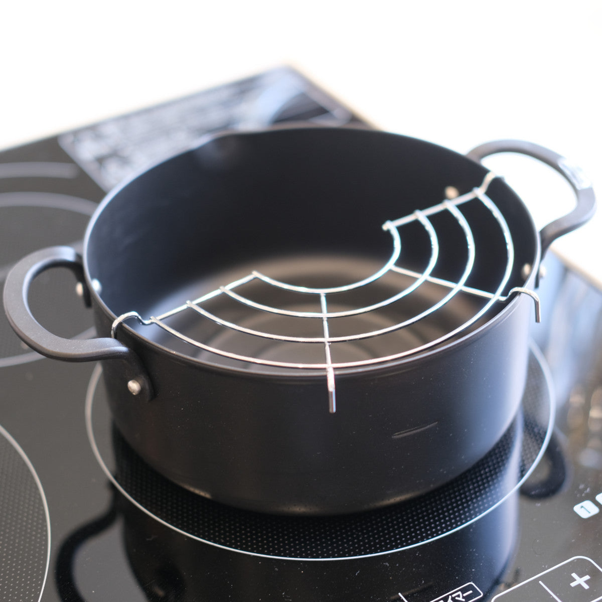 天ぷら鍋 18cm IH対応 鉄製 チーノ 網付き – ハウジー