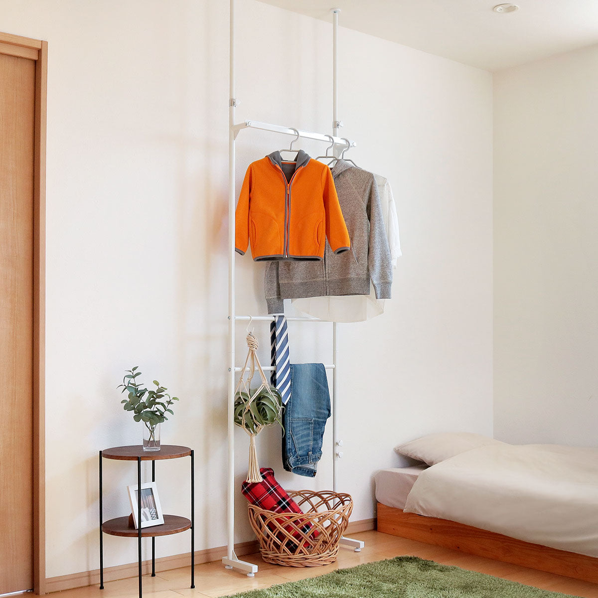 ハンガーラック　　7日以内発送 山善 頑丈 ハンガーラック キャスター付き スリム 高さ伸縮