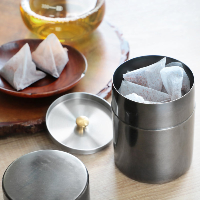 工房アイザワ茶筒ブラックピーマンティーキャディ―黒染茶筒ナチュラル