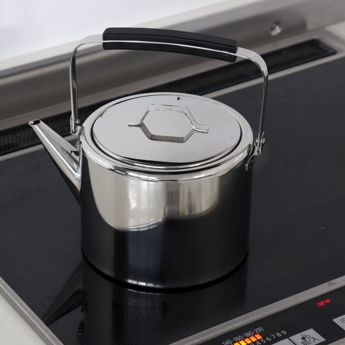 工房アイザワ　ブラックピーマン ストレートケトル Ouur別注品 工房アイザワ ブラックピーマン ケトル 200Vストレートケトル 2L