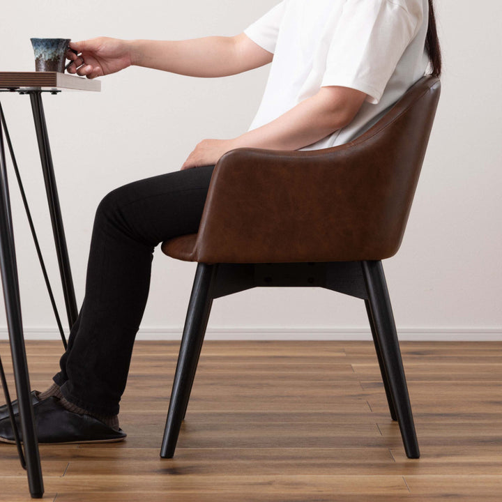 ダイニングチェア座面高43cm肘掛け付きカラメリ