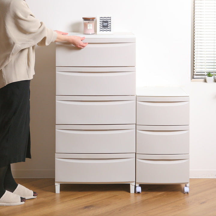 チェスト5段幅54×奥行42×高さ108cm脚付き