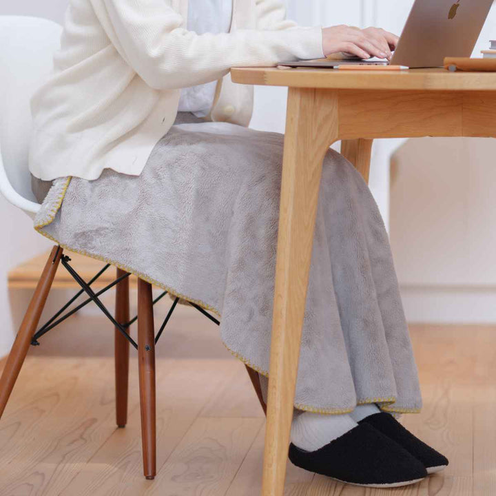 ひざ掛け毛布90×90cmfluffydays吸湿発熱
