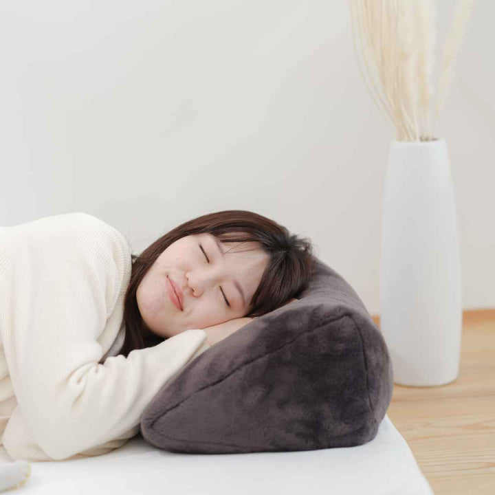 三角クッションcomfyu43×30cm