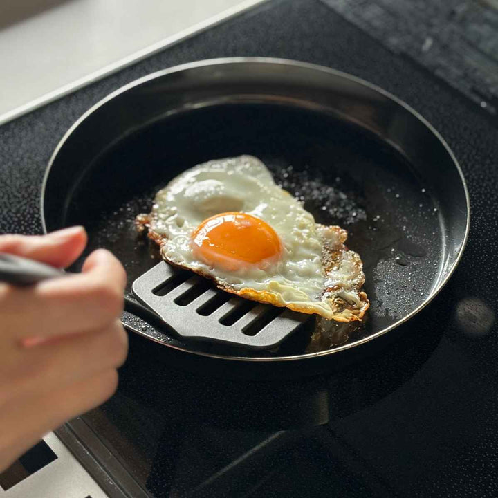 鉄フライパン20cmIH対応ガラス蓋付き目玉焼きがおいしく焼ける鉄のフライパン