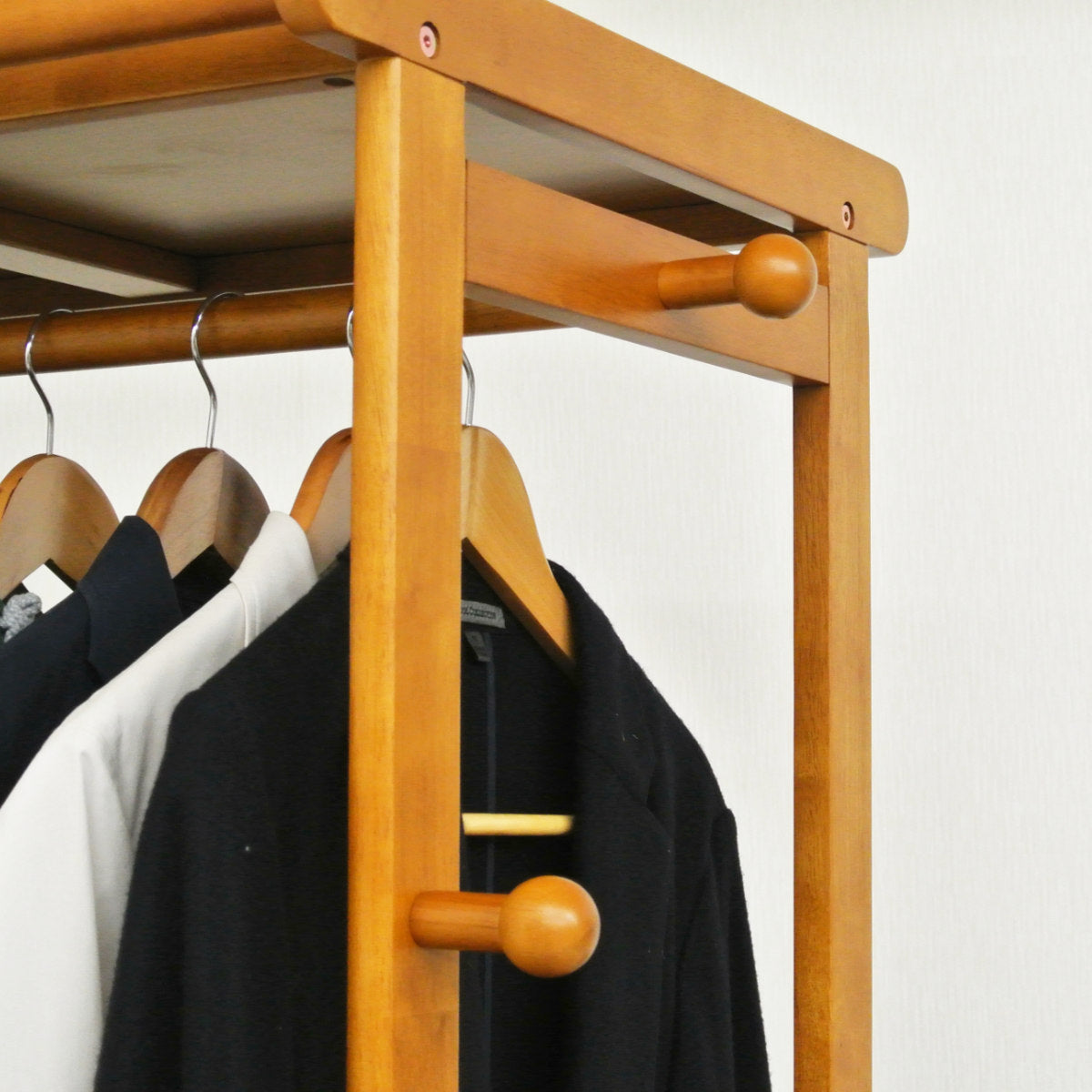 ハンガーラック カーテン付 幅92cm キャスター付 木製 – ハウジー