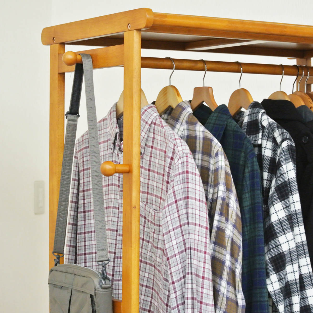 ハンガーラック カーテン付 幅92cm キャスター付 木製 – ハウジー