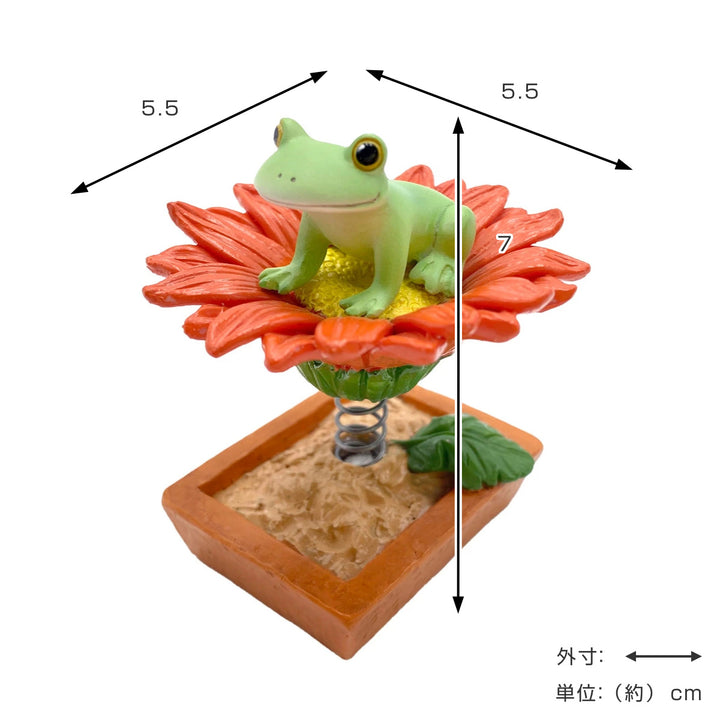 コポーゆらゆらガーベラの上でカエル置物