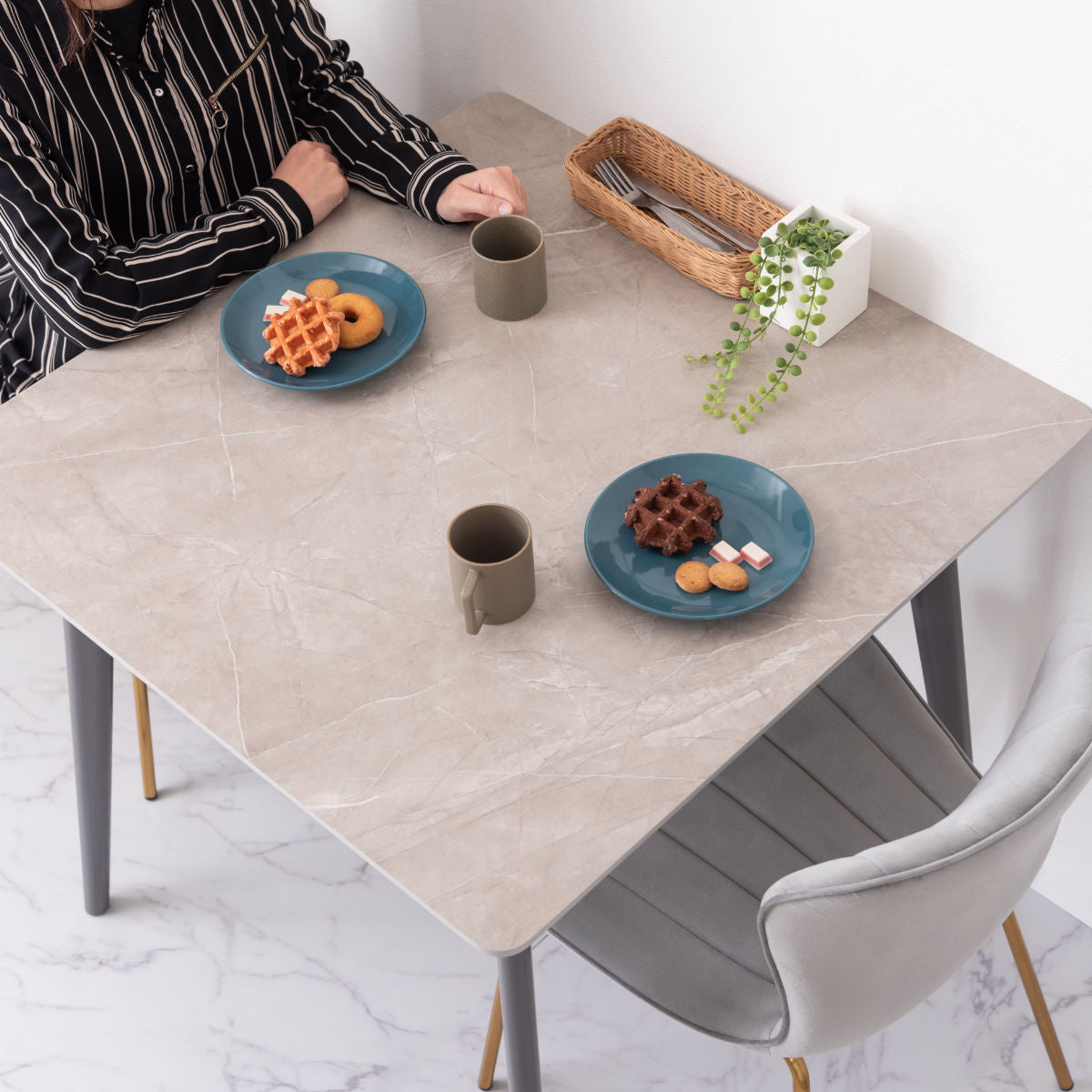 ダイニングテーブル 正方形 幅80×奥行80×高さ72cm 大理石調 スクエア