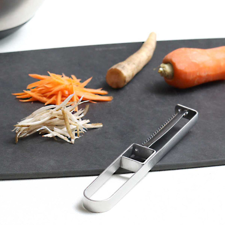 細切りピーラーI字安全ケース付きオールステンレス日本製縦型ピーラーサンクラフト