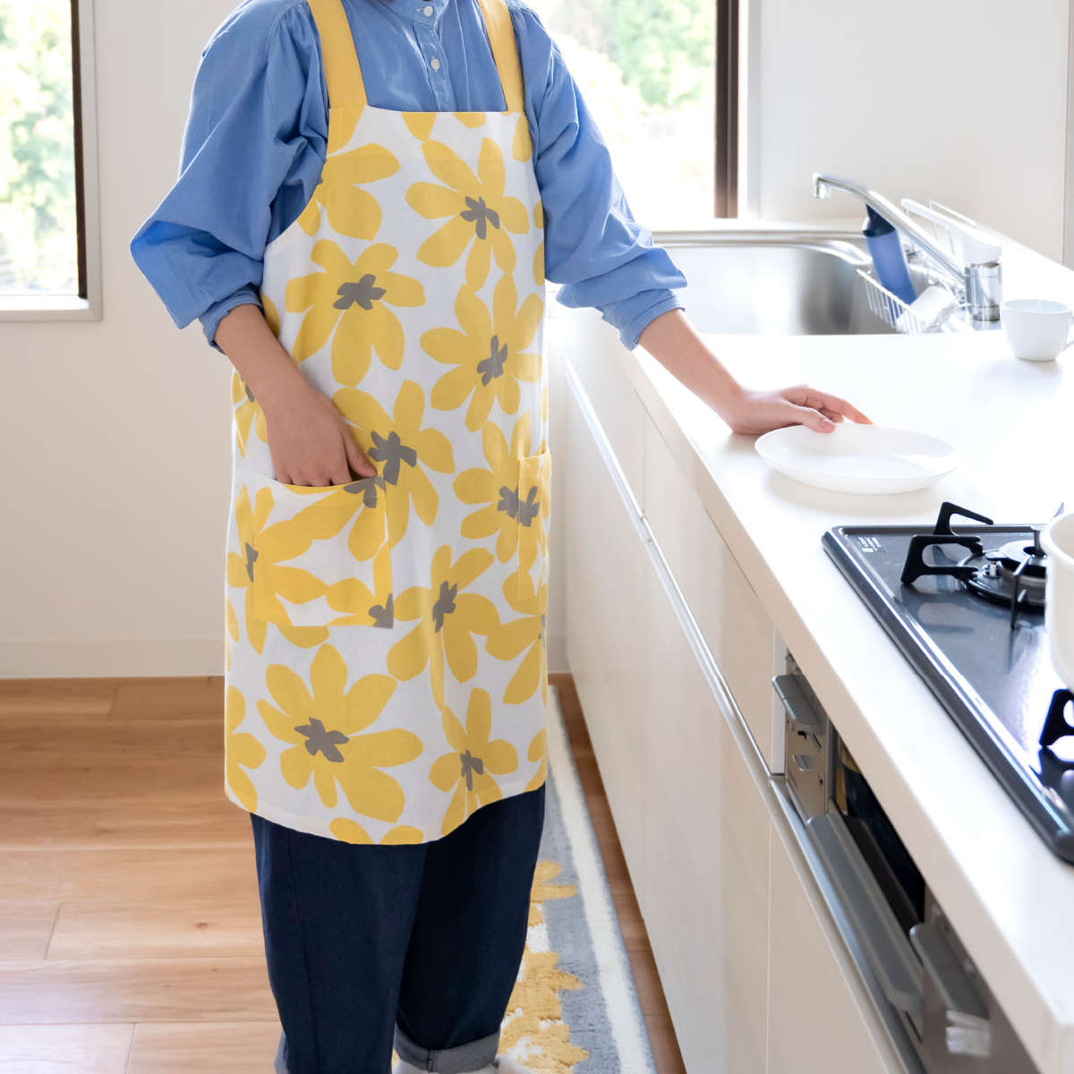 エプロン ラ・エミーズ クッカ ボタニカル 井上絵美 – ハウジー