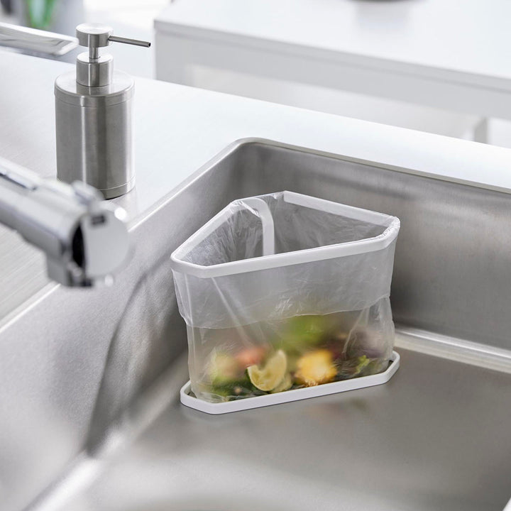 山崎実業tower水切りネットが付けられる三角コーナータワー