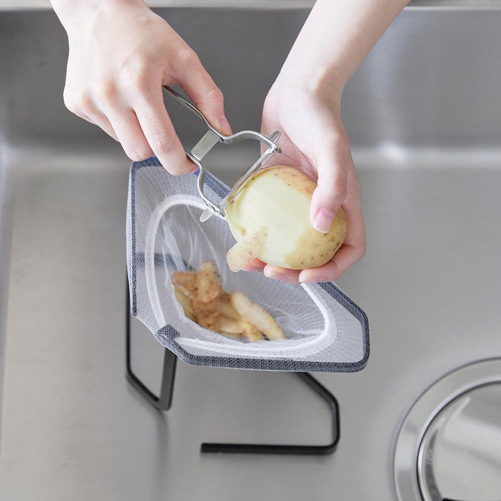 山崎実業tower水切りネットが付けられる三角コーナータワー