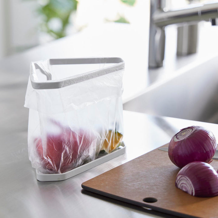 山崎実業tower水切りネットが付けられる三角コーナータワー