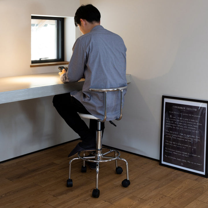 カウンターチェア昇降式座面高56～72cmバーチ