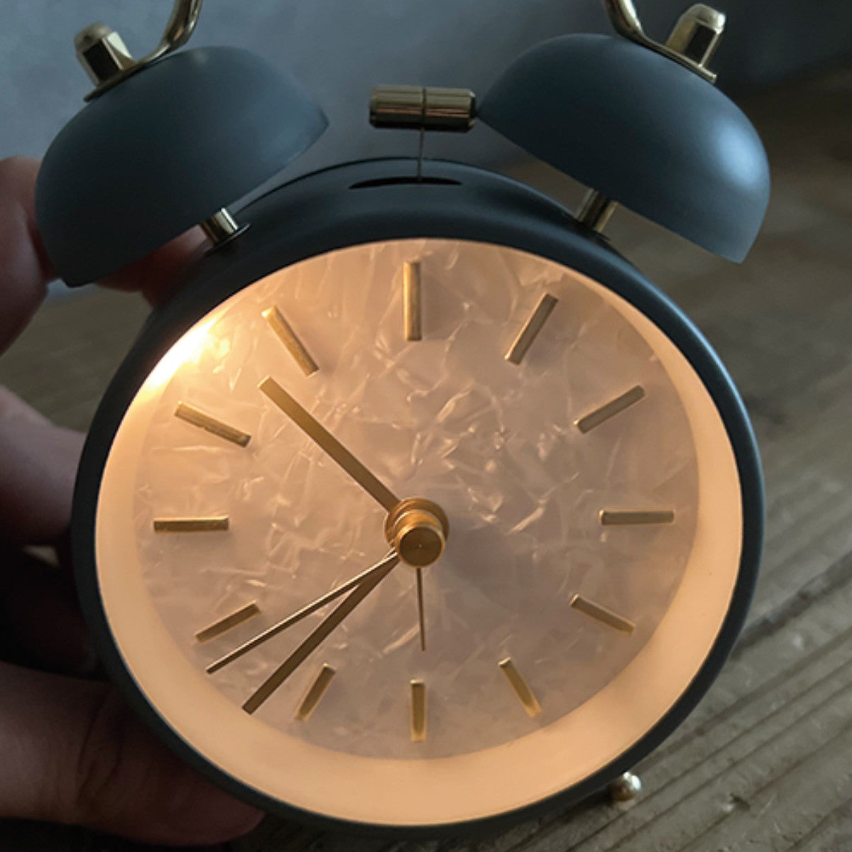 目覚まし時計 Marmo AC Bell 連続秒針 置き時計 – ハウジー