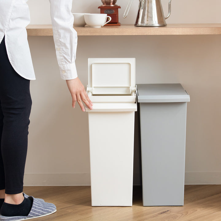 SOLOW棚下で使えるスリムダストボックスレバーオープン30L