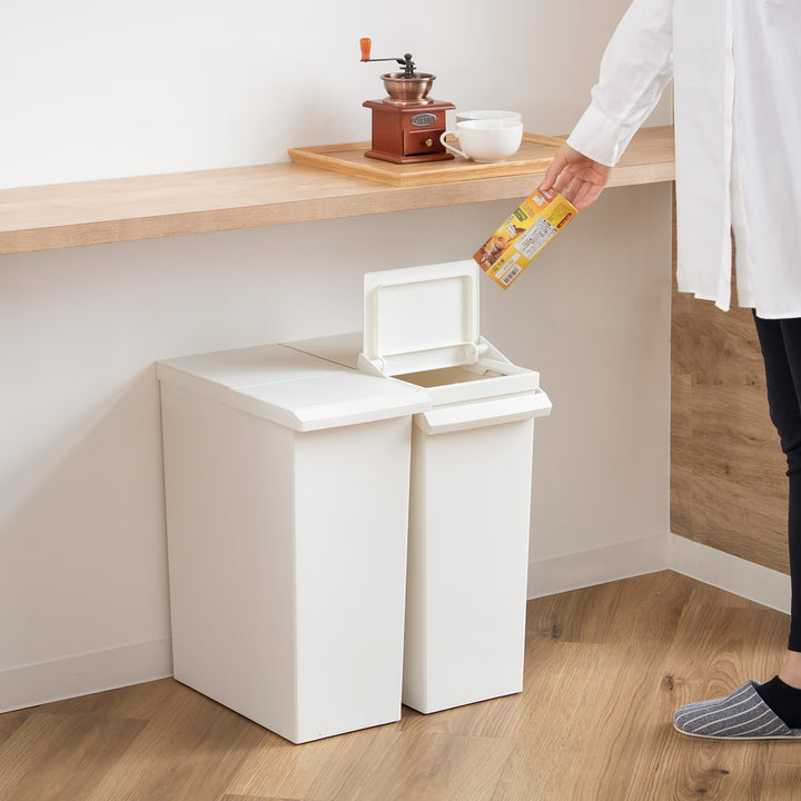 SOLOW棚下で使えるスリムダストボックスレバーオープン30L