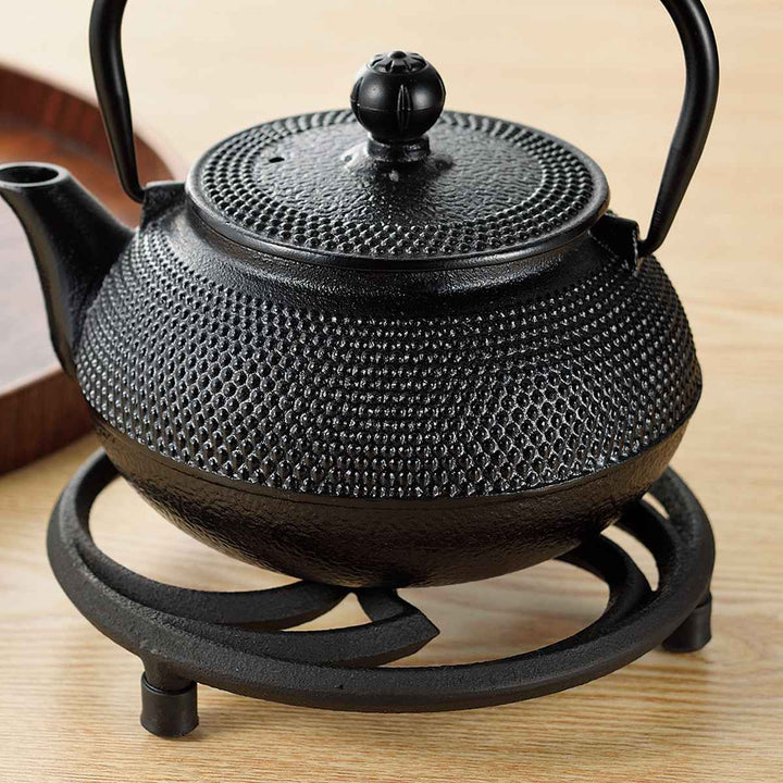 鍋敷スプラウト鉄鋳物製三つ巴麻の葉