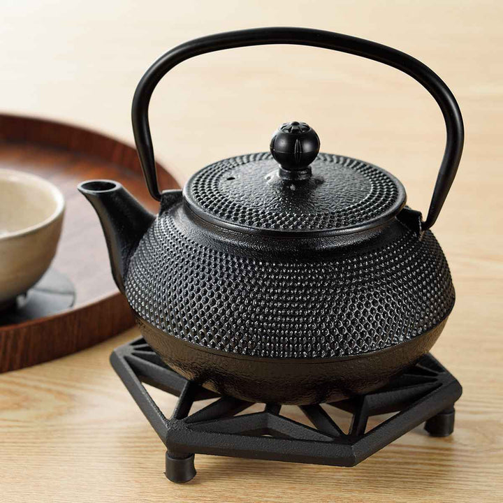 鍋敷スプラウト鉄鋳物製三つ巴麻の葉