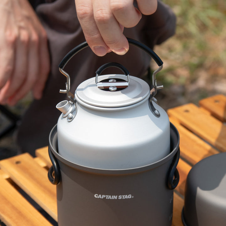 アルミケトル丸型クッカーに入るアルミケトル625mlF.C.Pキャプテンスタッグ