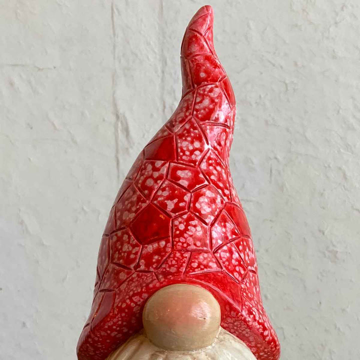 ガーデンノームレッドハット置物