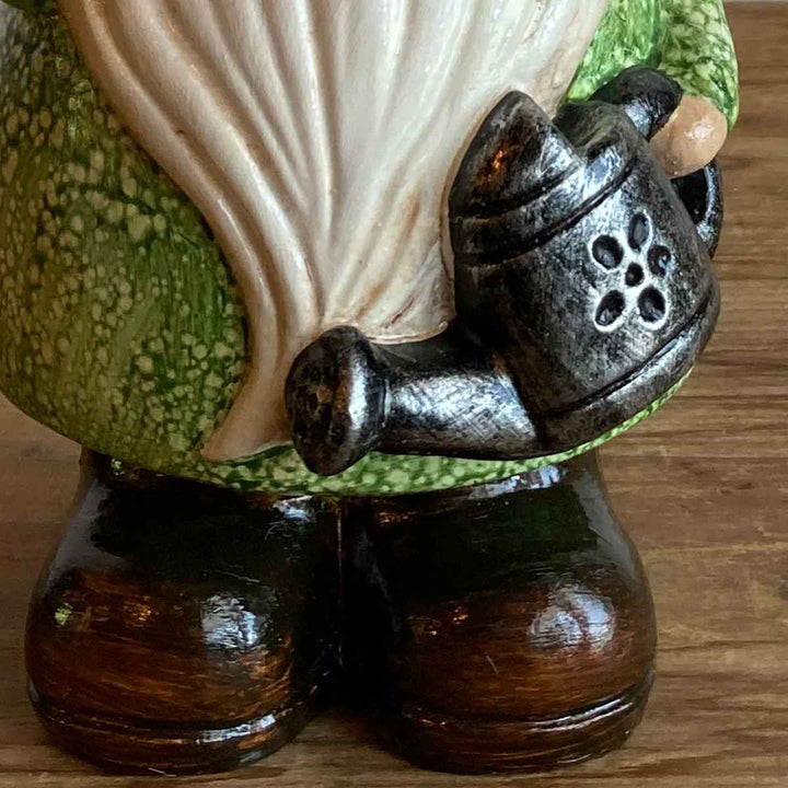 ガーデンノームレッドハット置物