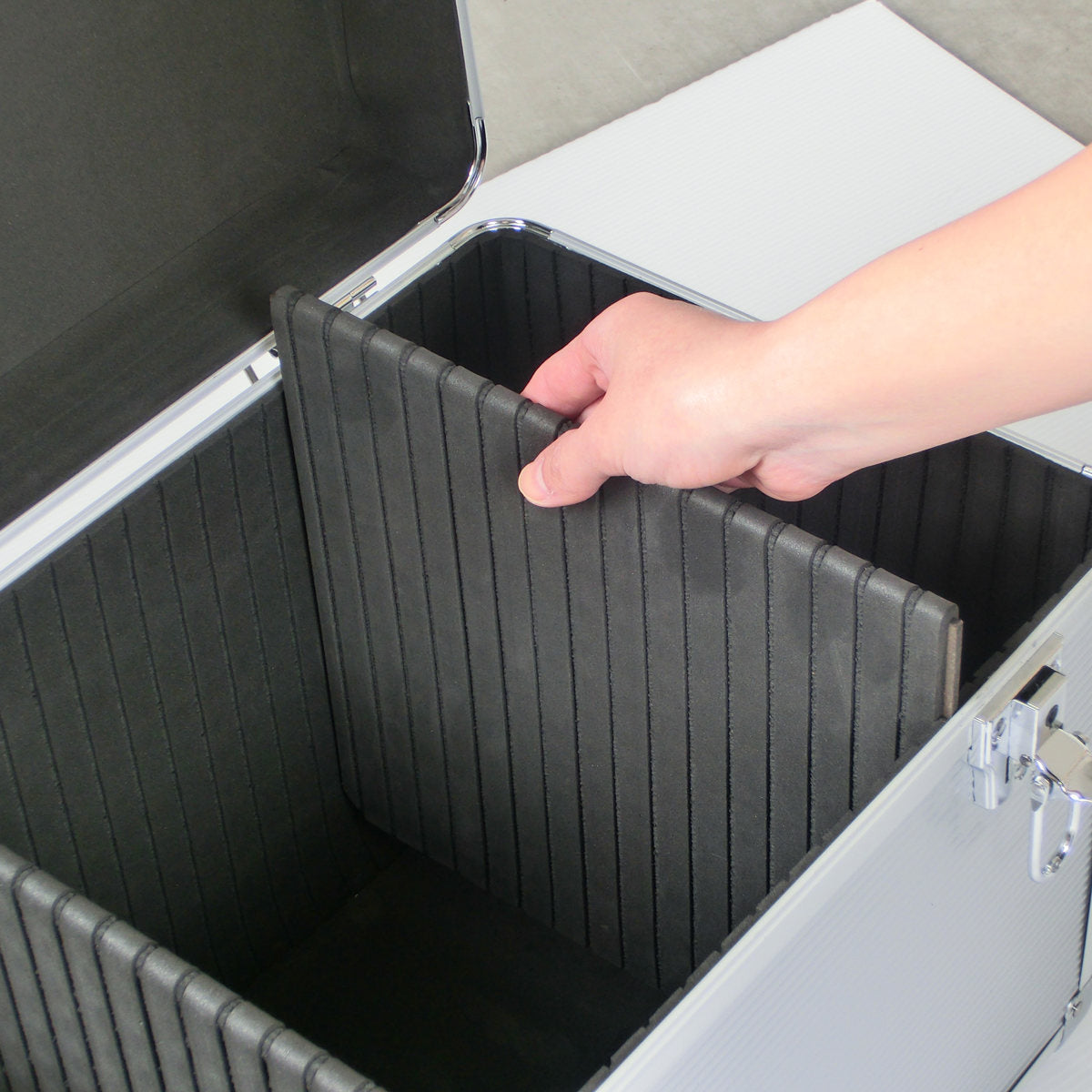 アルミケース 小型 ALC-BOX 工具箱 幅43.5×奥行29.5×高さ34cm 鍵付き