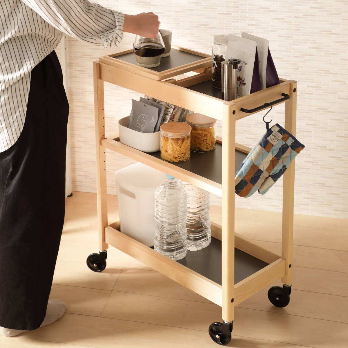 キッチンワゴン 幅60cm TORE トレー付き 天然木 可動棚 キャスター付き