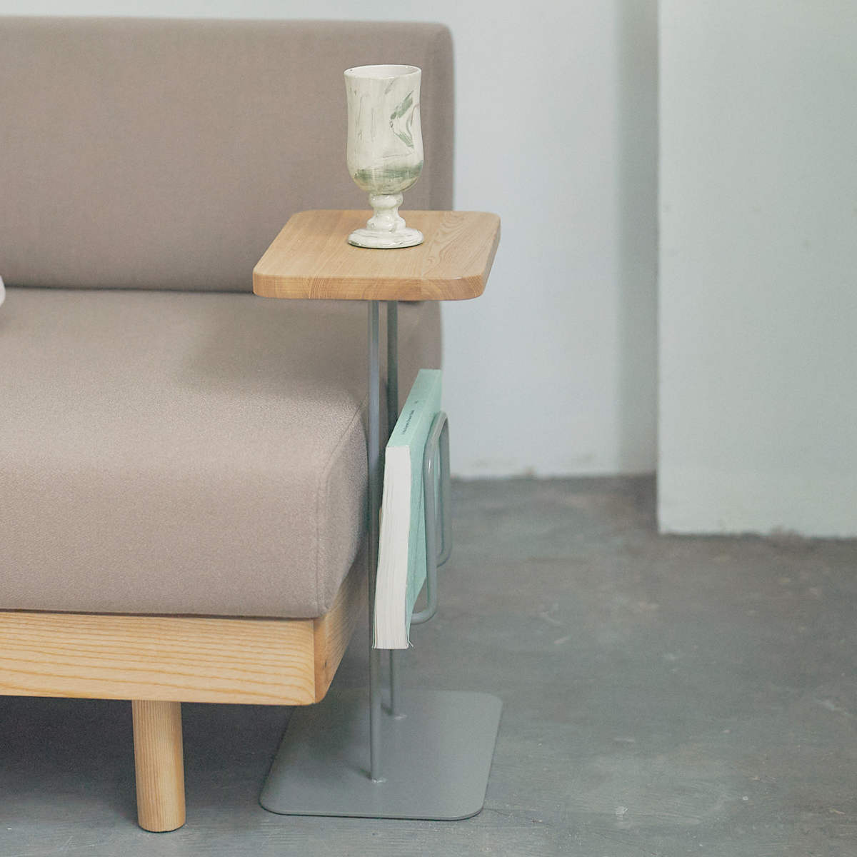 サイドテーブル 高さ49cm マガジンラック 完成品 無垢材 スチール