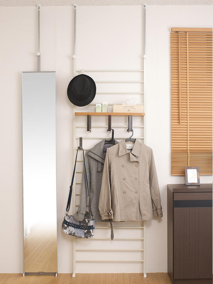 突っ張りラダーラック幅65cm棚付アイボリー日本製