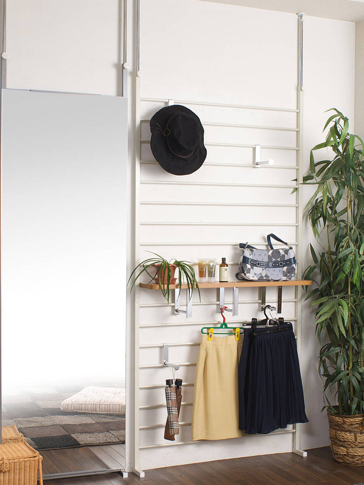 突っ張りラダーラック幅95cm棚付アイボリー日本製