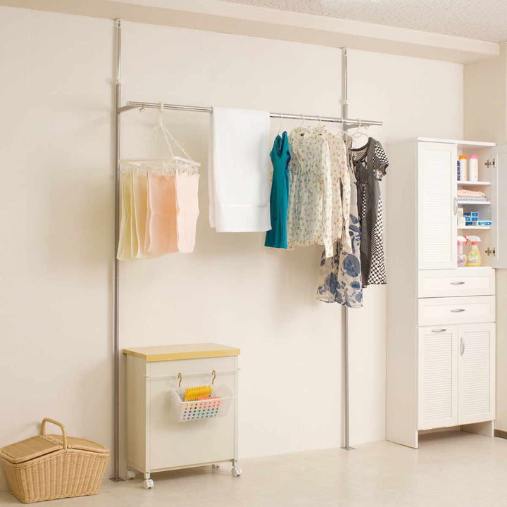 窓際に設置できる物干しハンガー