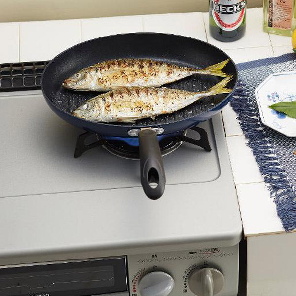 魚焼き器 ちょうど良いサイズでヘルシーに焼ける フィッシュフライパン 28cm ガス火専用