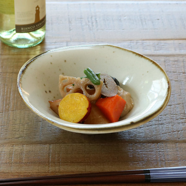 たわみ丸鉢　和食器　錆粉引　変形皿シリーズ　美濃焼　日本製　磁器