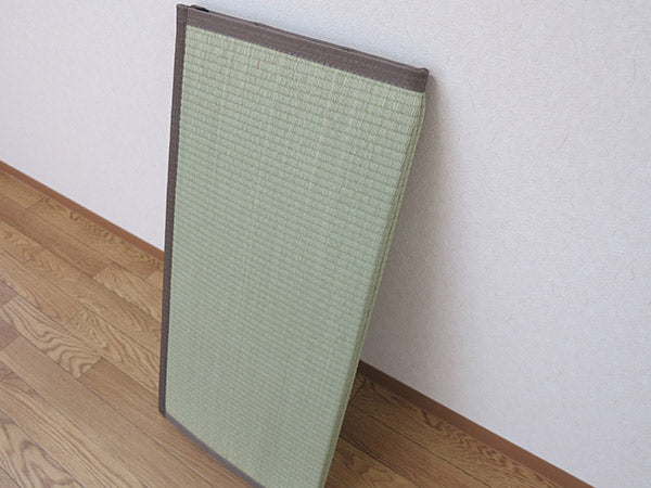 置き畳 二ッ折フロアー畳 い草製 フロンティア 約82×82cm 半帖タイプ