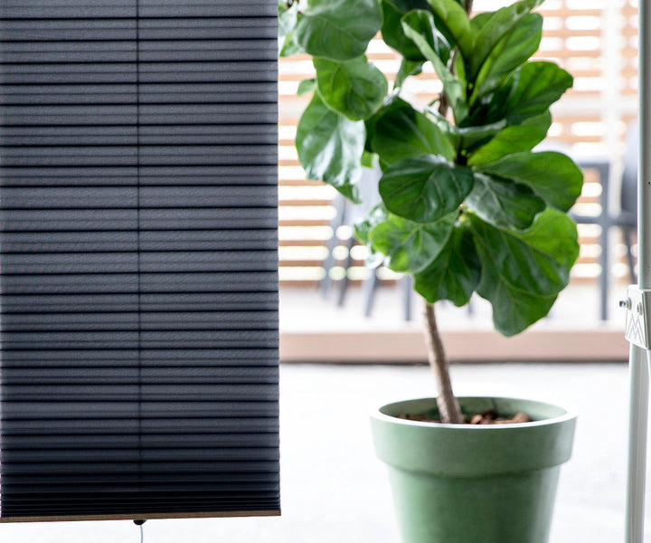 小窓用スクリーン断熱幅35×丈90cm突っ張り棒なしハニカムシェード