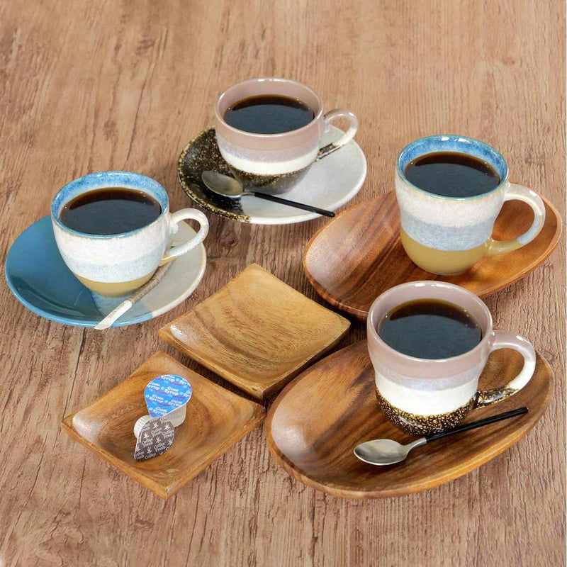 おうちカフェに素敵なナッツデザインのマグカップとトレーと小皿です