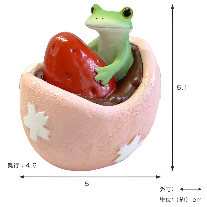 コポーいちご大福とカエルカエル置物