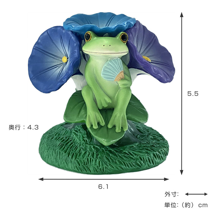 コポー朝顔に囲まれるカエルカエル置物